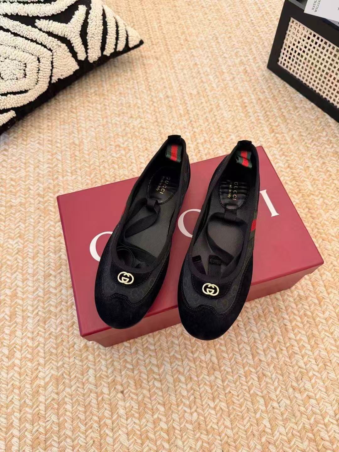 Gucci Ribbon Striped Ballet Flats in black suede